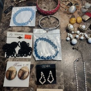 Jewelry Lot Necklaces, Bracelets, Earrings